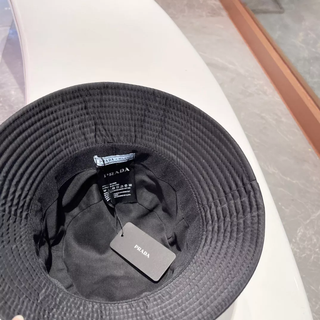Prada Caps Unique 8674