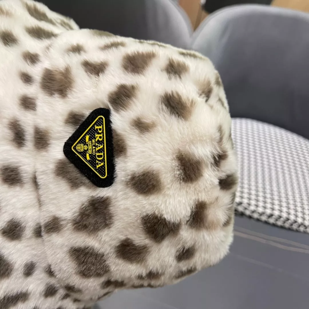 Prada Caps UrbanStyle 1076