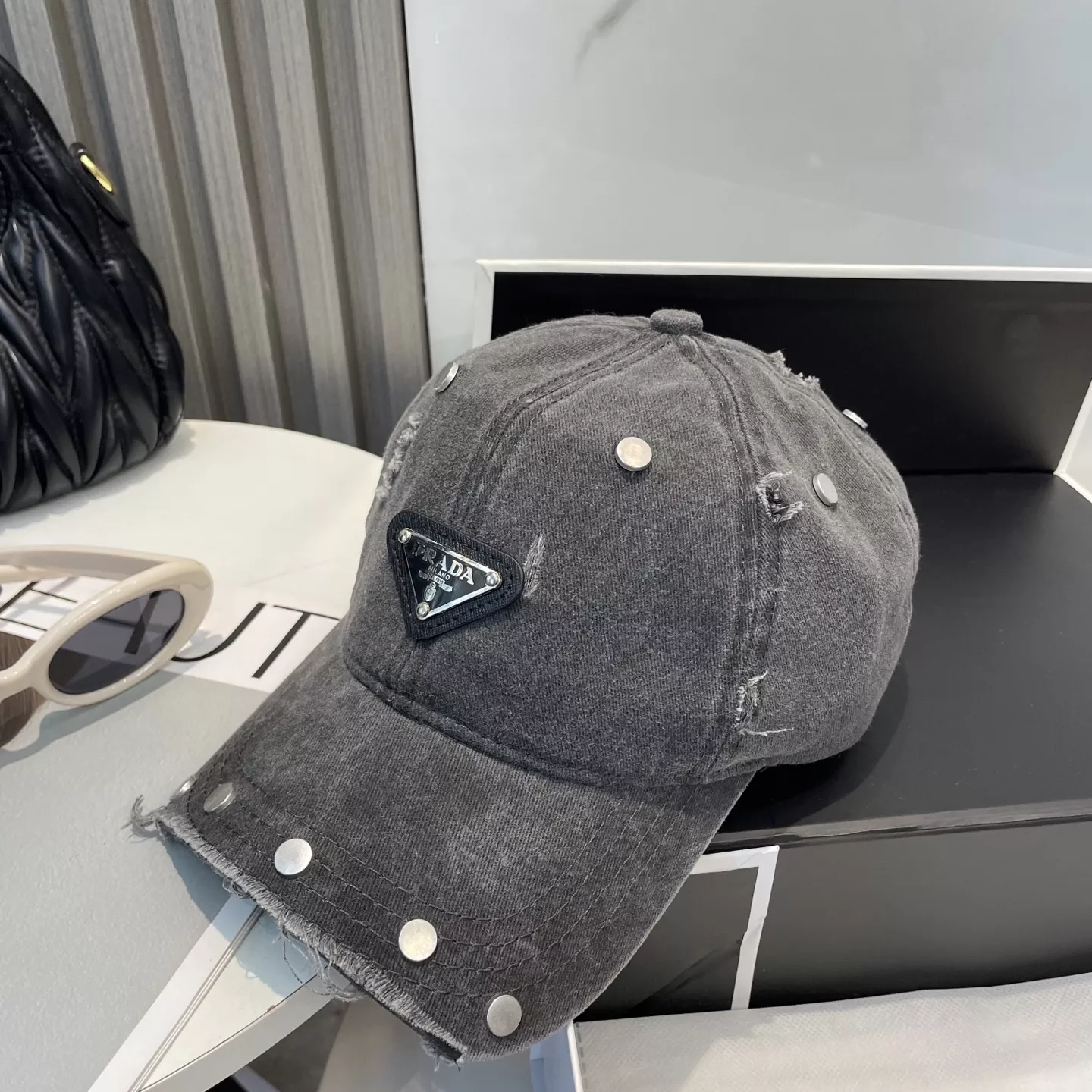 Prada Caps UrbanStyle 210