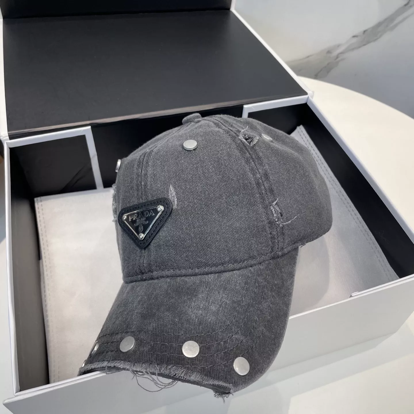 Prada Caps UrbanStyle 210
