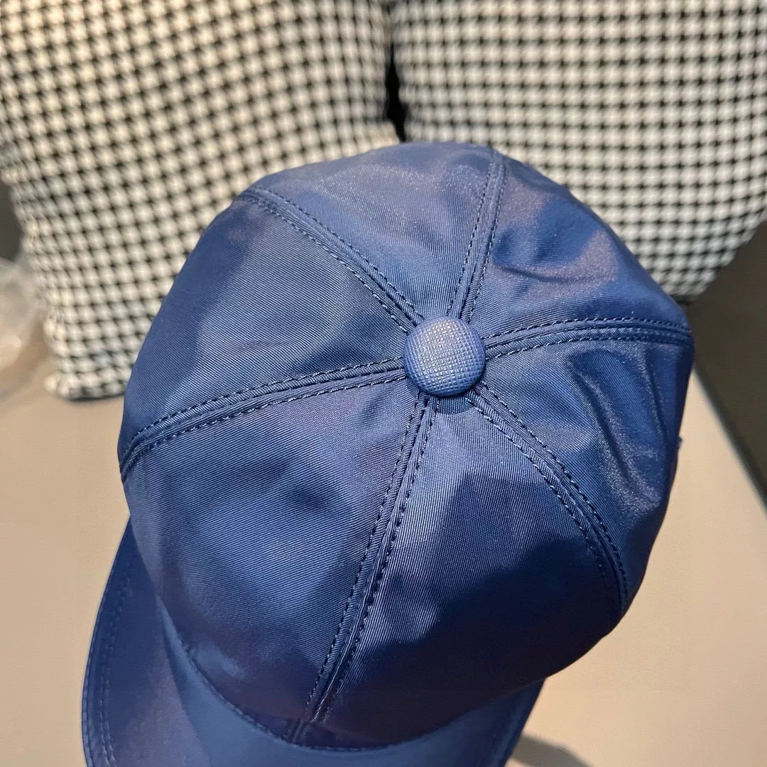 Prada Caps Versatile 1386