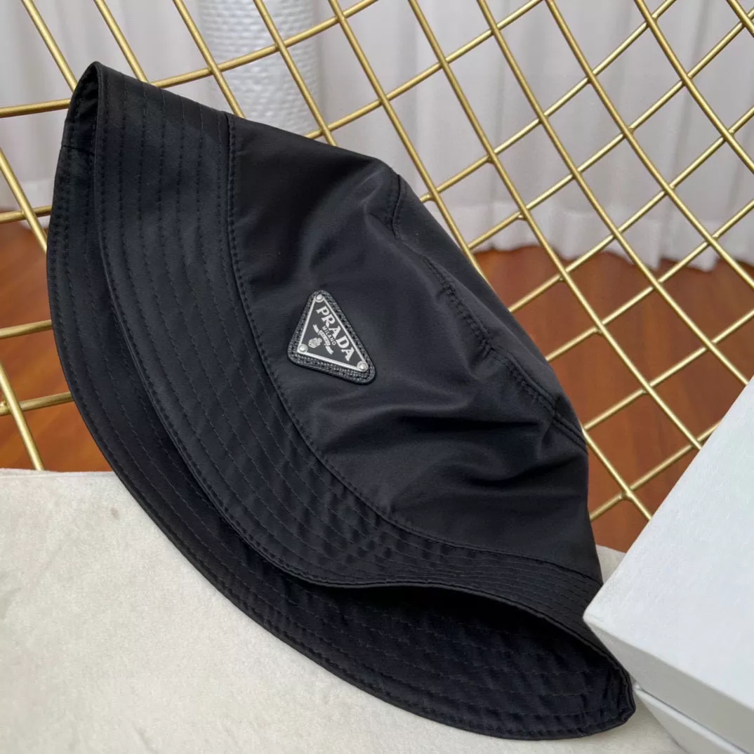 Prada Caps WellDesigned 5157
