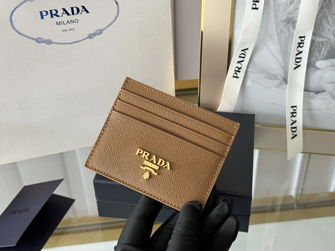 Prada Card Case For Women Elegant 9839