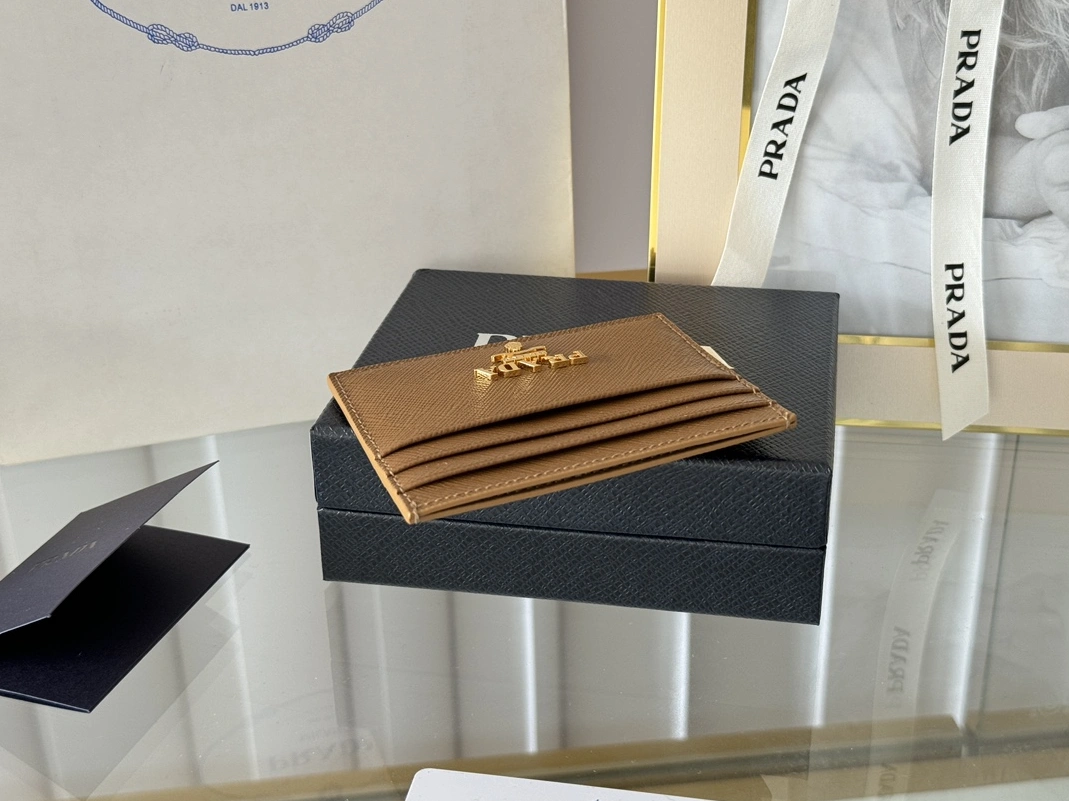 Prada Card Case For Women Elegant 9839