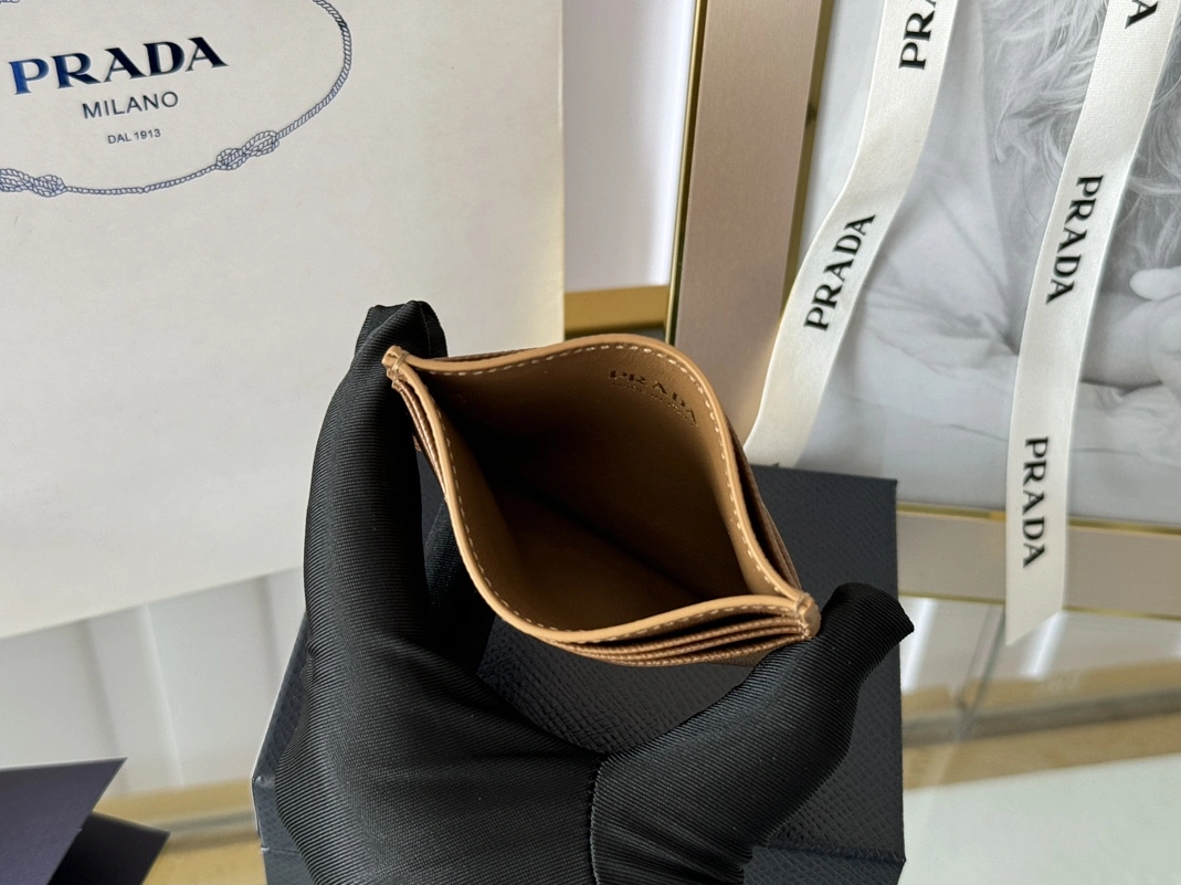 Prada Card Case For Women Elegant 9839