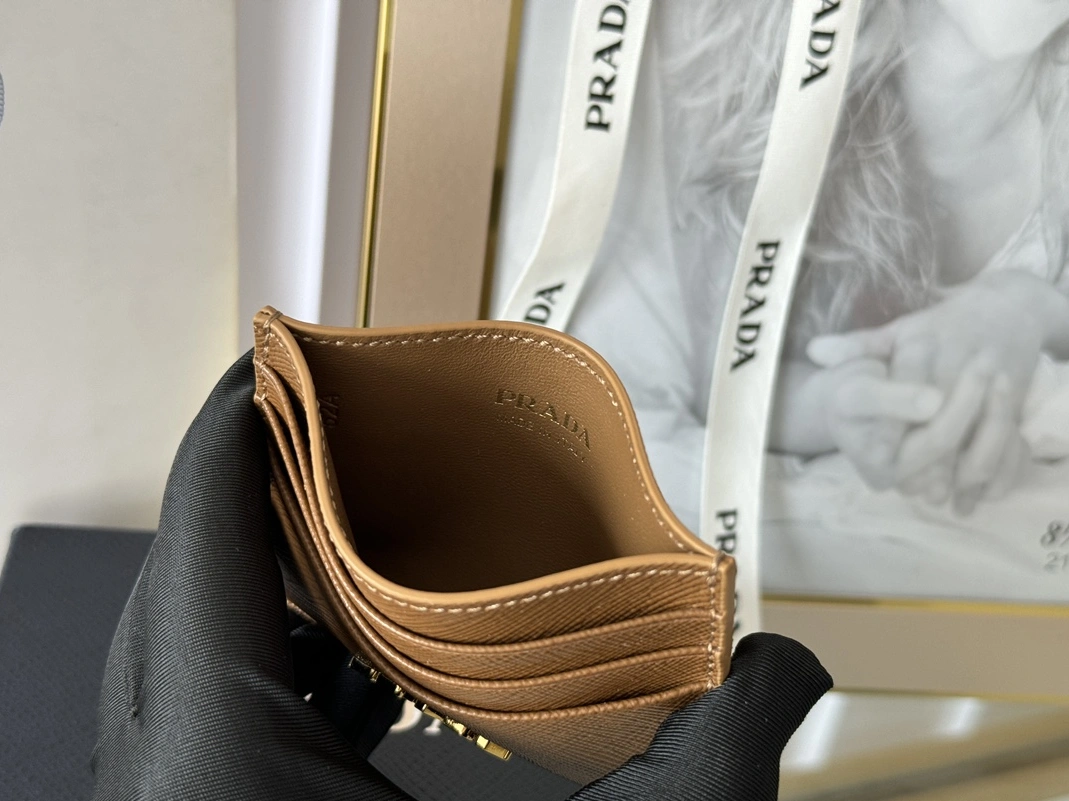 Prada Card Case For Women Elegant 9839