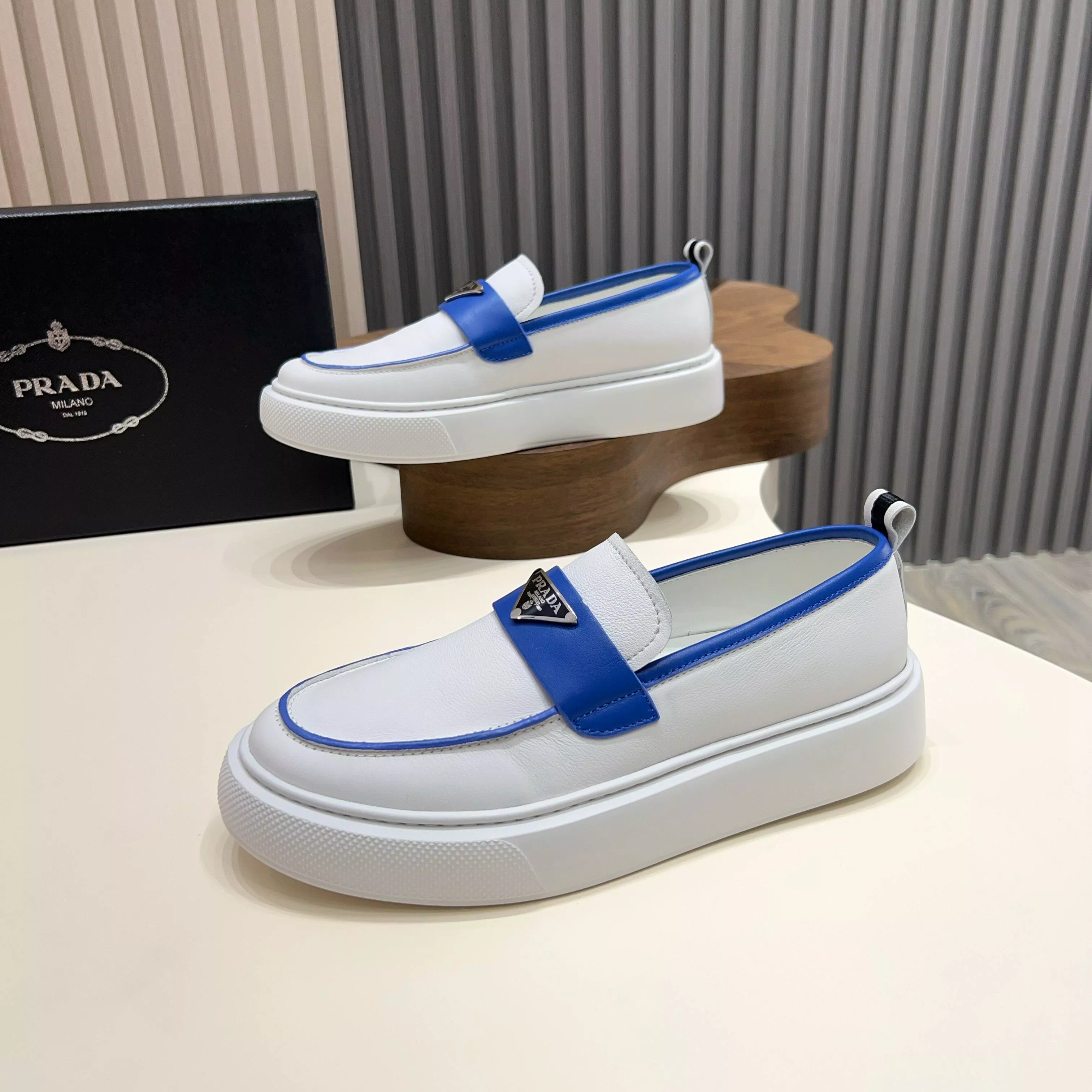 Prada Casual Shoes For Men Classic 2496