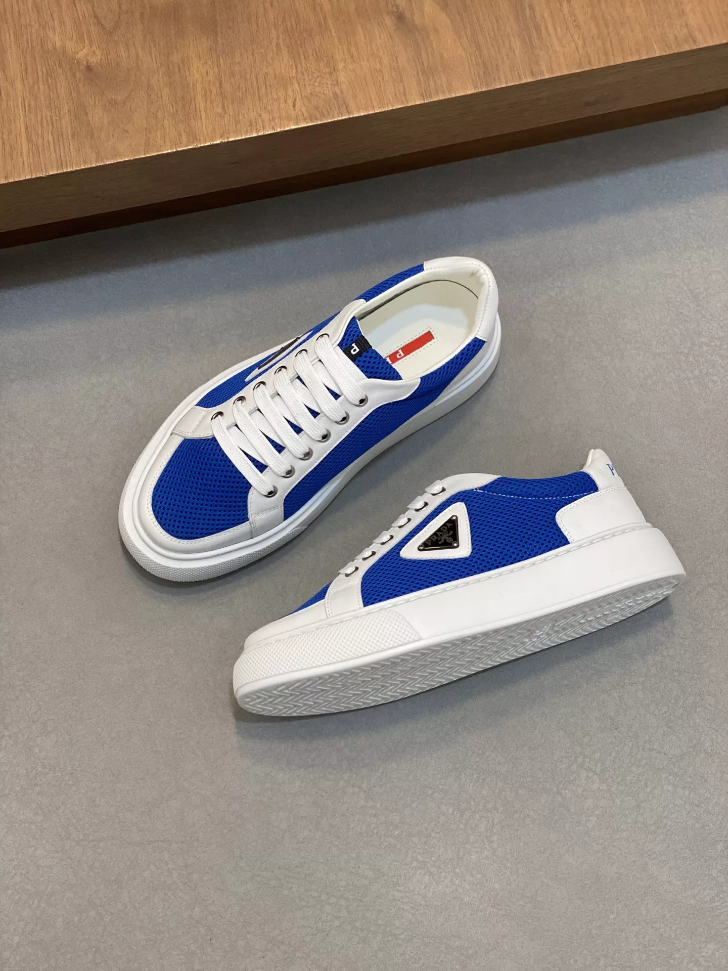 Prada Casual Shoes For Men Elegant 3422
