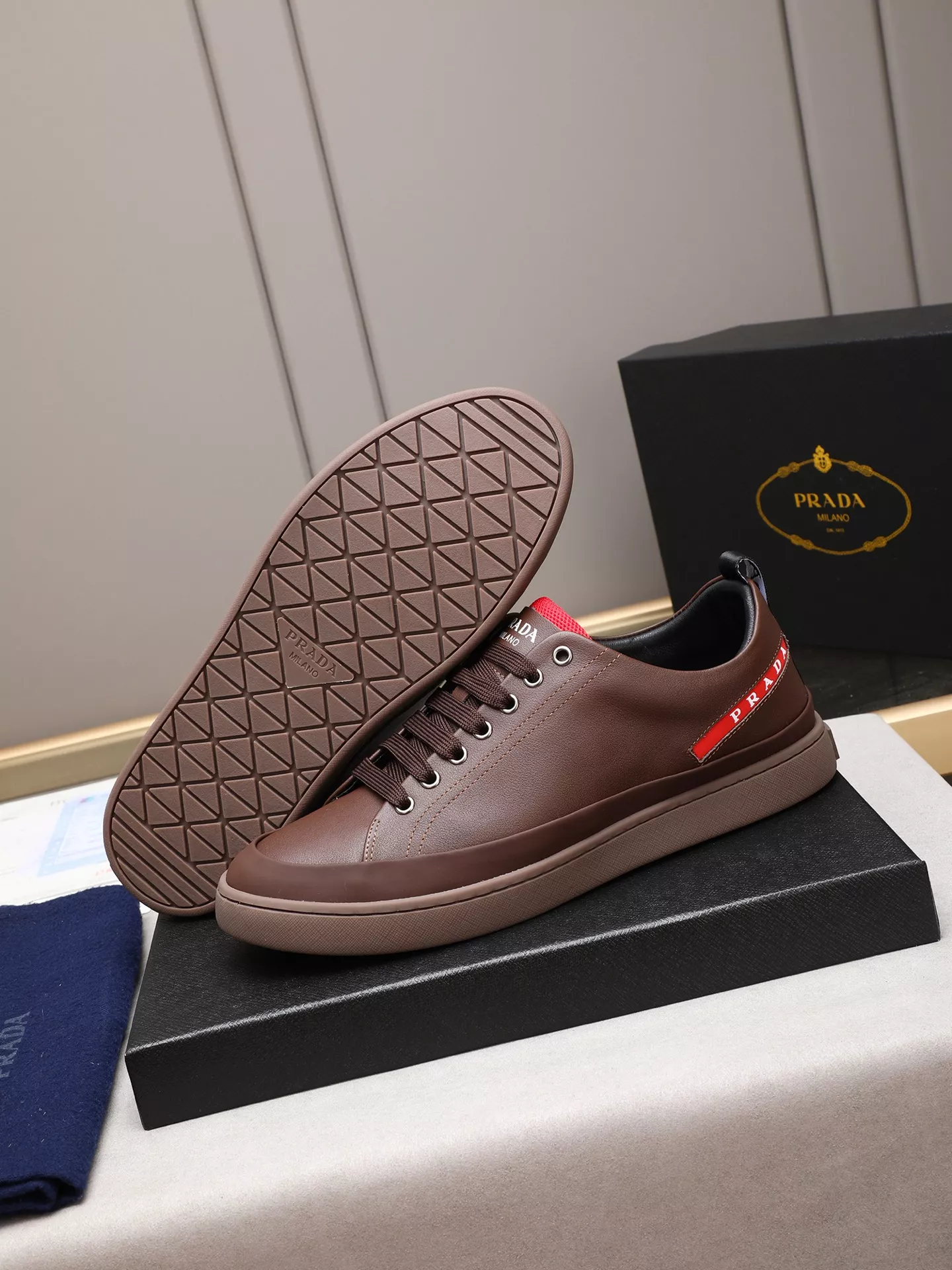 Prada Casual Shoes For Men Elegant 3909