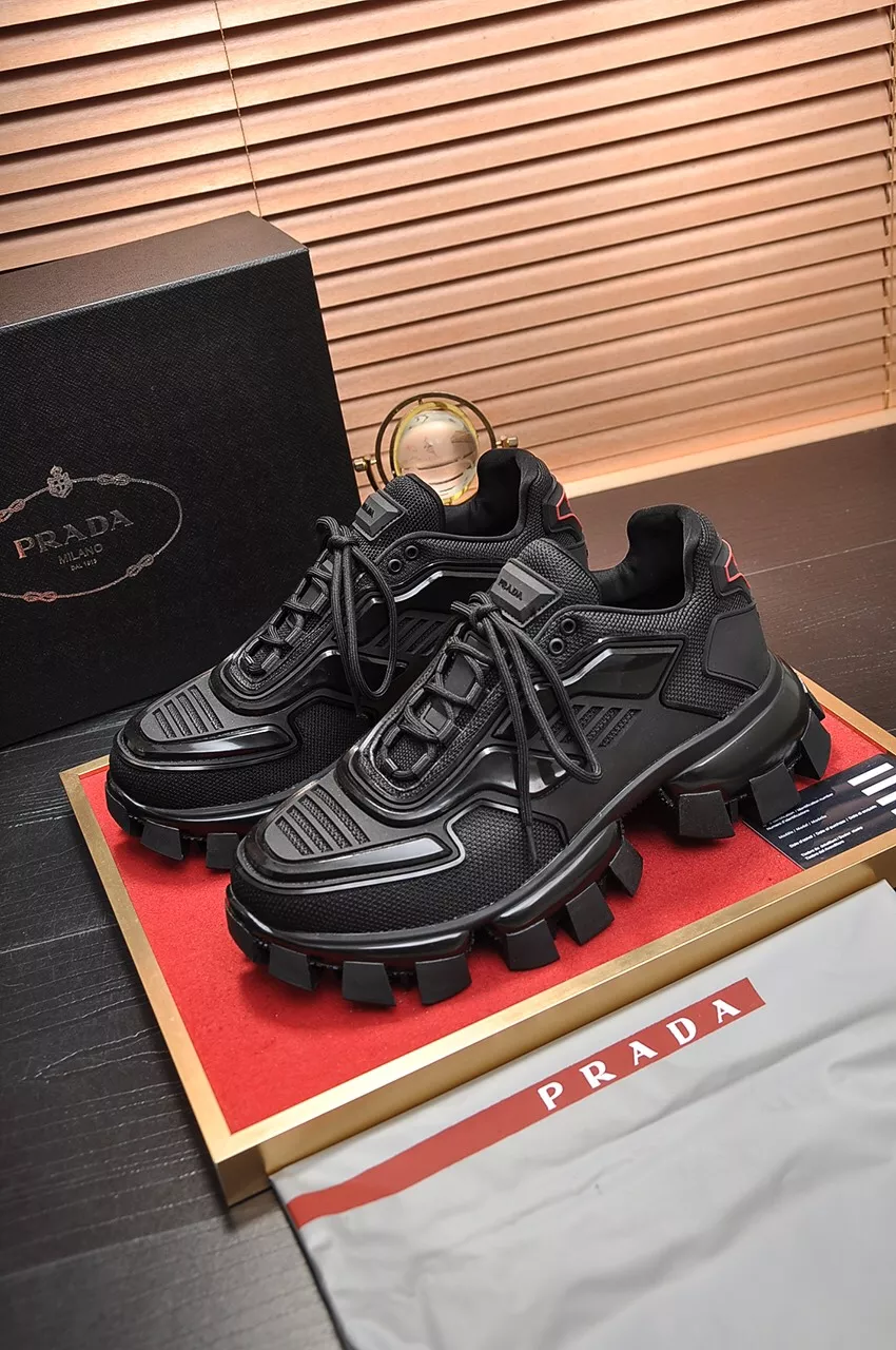 Prada Casual Shoes For Men Elegant 7020