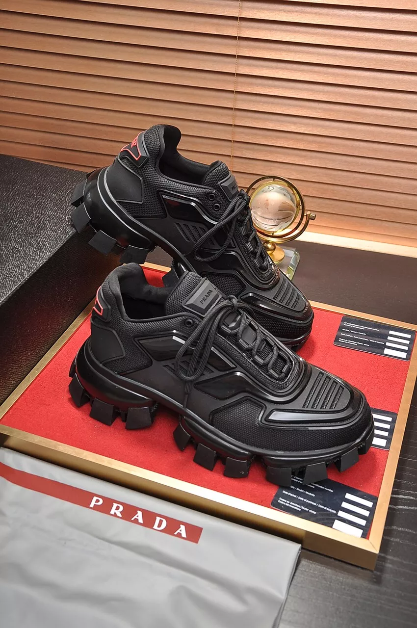 Prada Casual Shoes For Men Elegant 7020