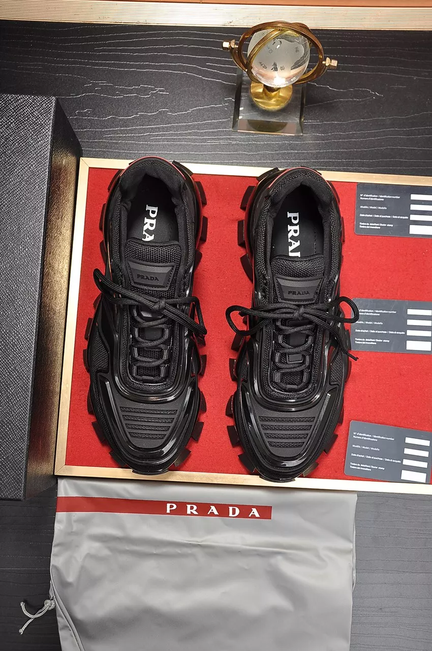 Prada Casual Shoes For Men Elegant 7020