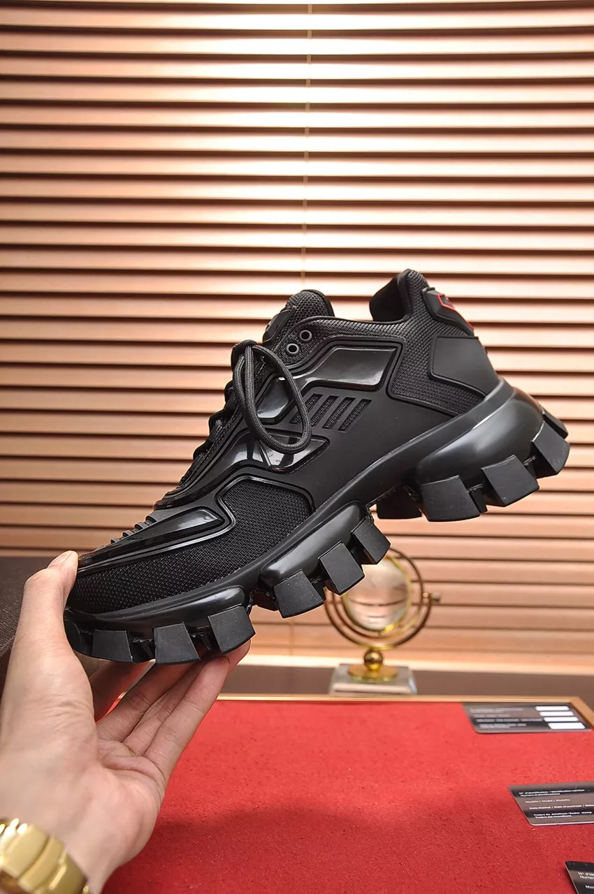Prada Casual Shoes For Men Elegant 7020