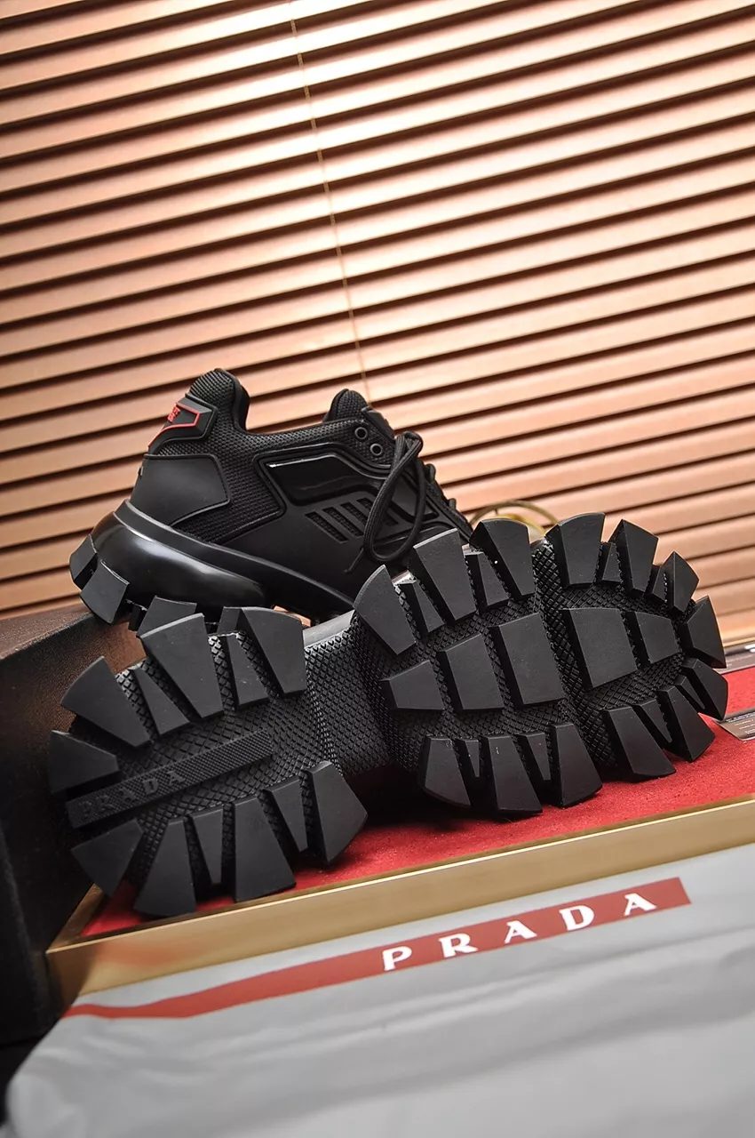 Prada Casual Shoes For Men Elegant 7020
