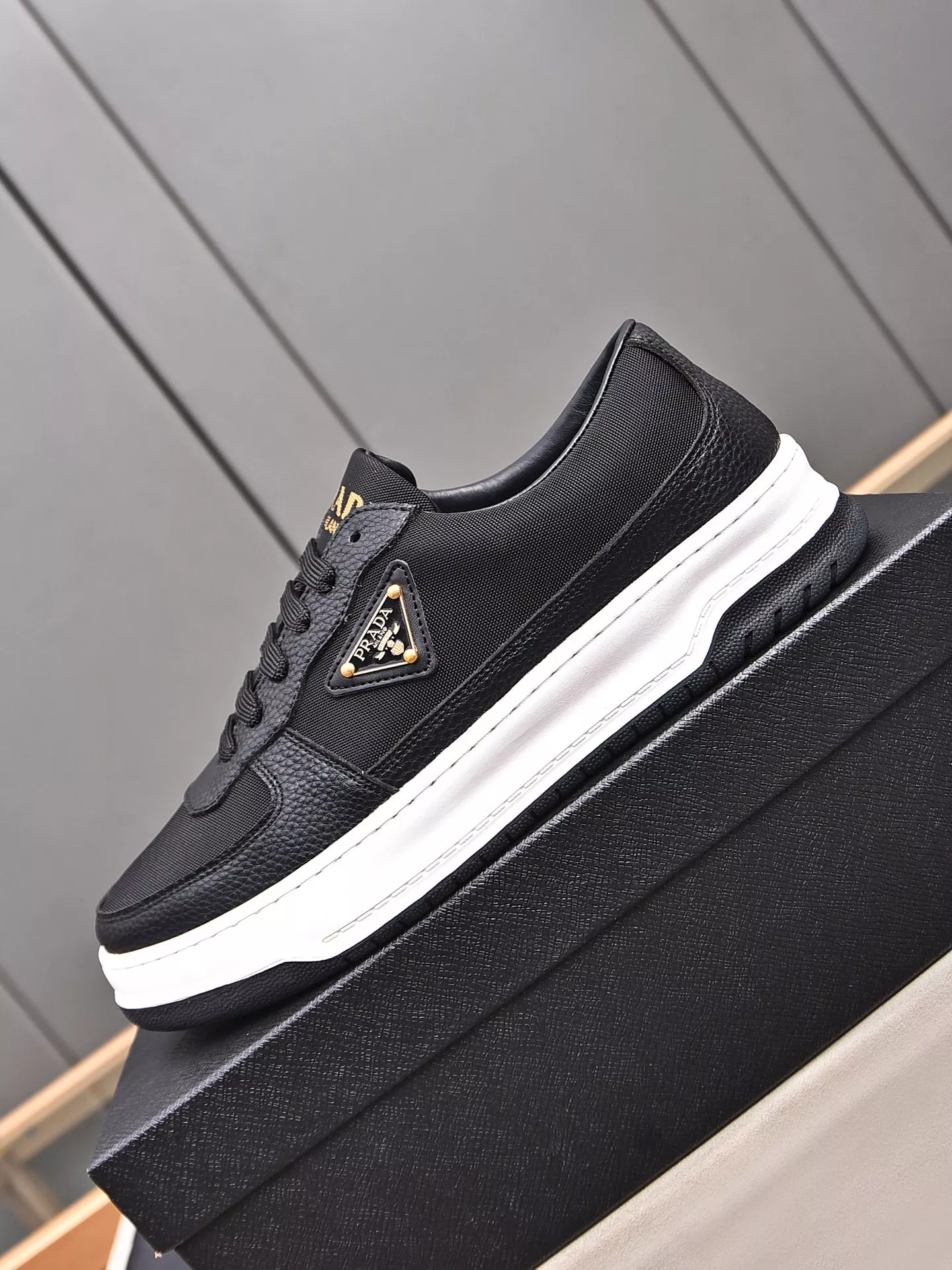 Prada Casual Shoes For Men Trendsetting 6520