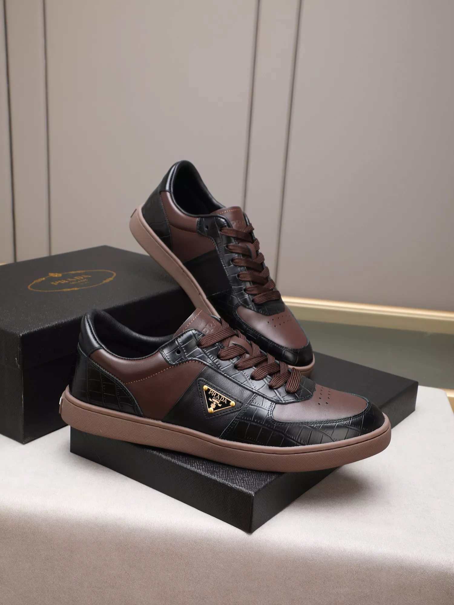 Prada Casual Shoes For Men UrbanStyle 6049