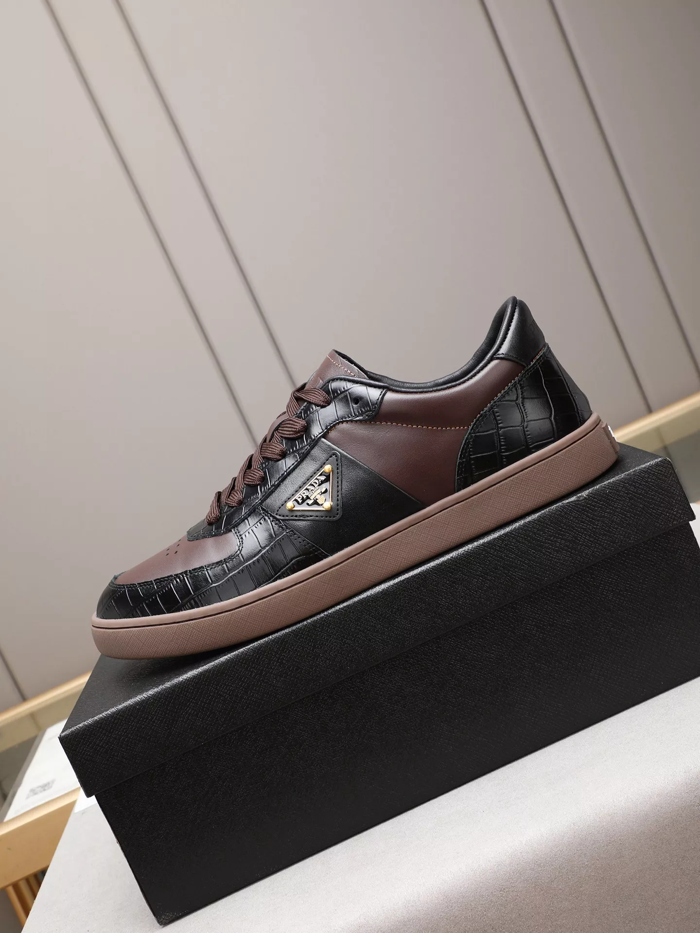 Prada Casual Shoes For Men UrbanStyle 6049