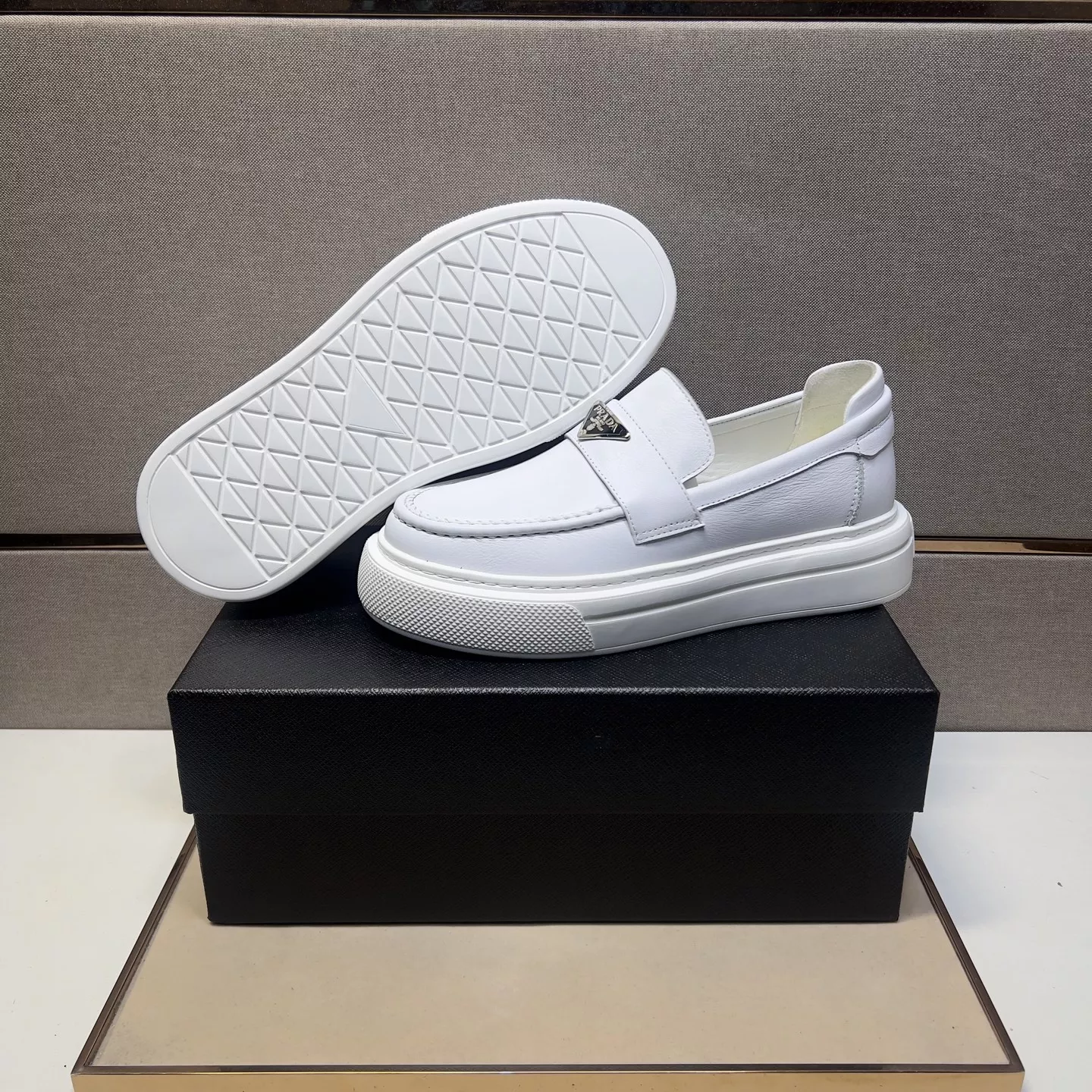 Prada Casual Shoes For Men WellDesigned 4092