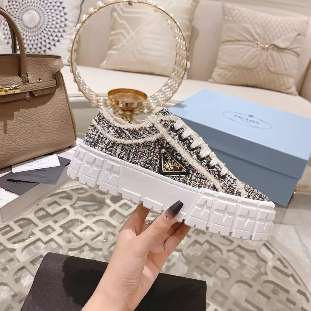 Prada Casual Shoes For Women UrbanStyle 4814