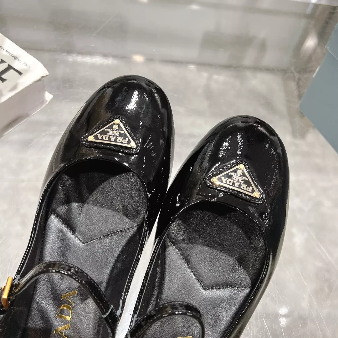 Prada Flat Shoes For Women AllSeason 7899