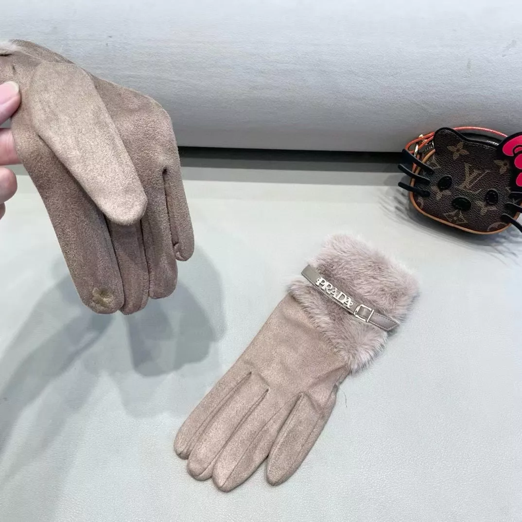 Prada Gloves For Women Durable 4347