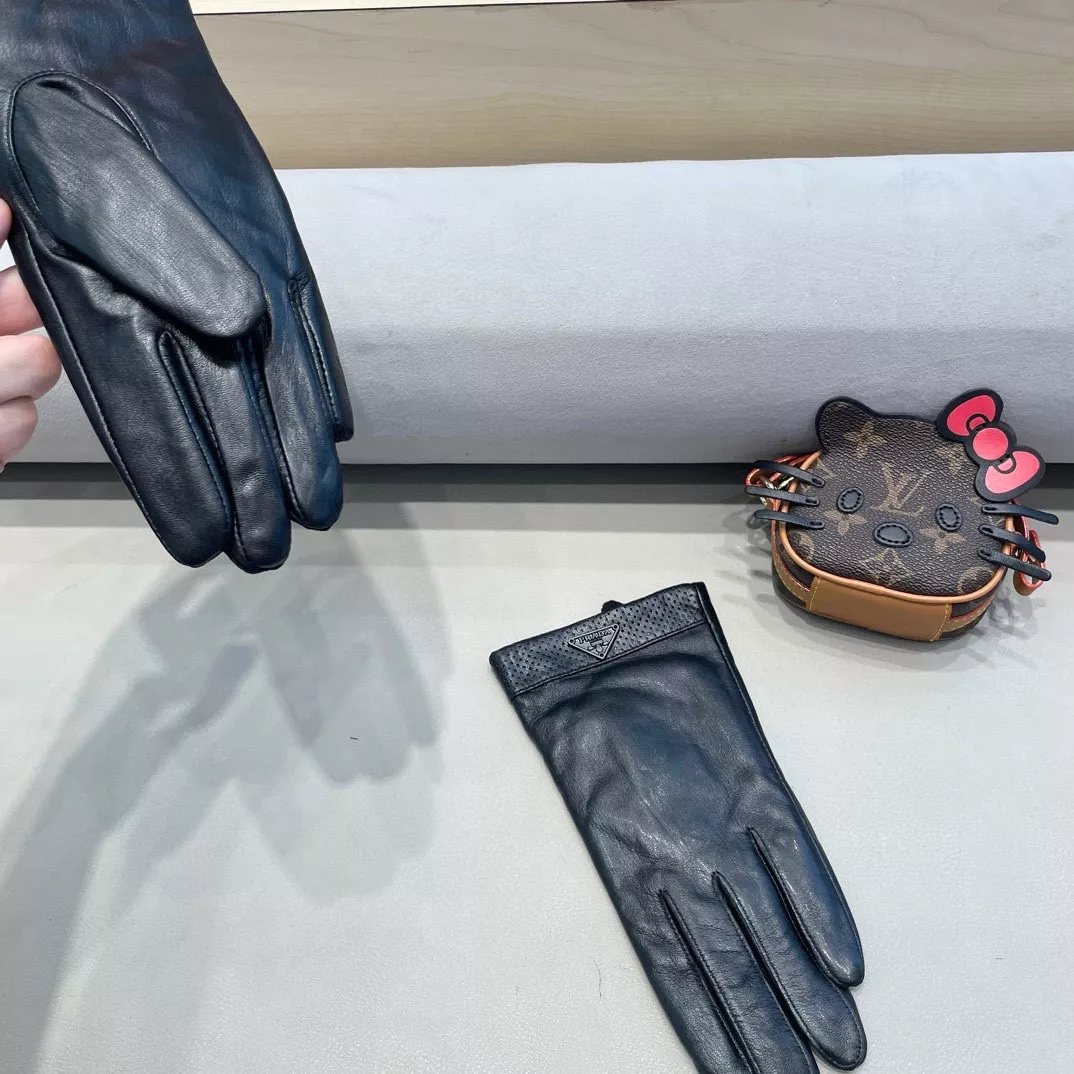 Prada Gloves For Women ModernLook 4263