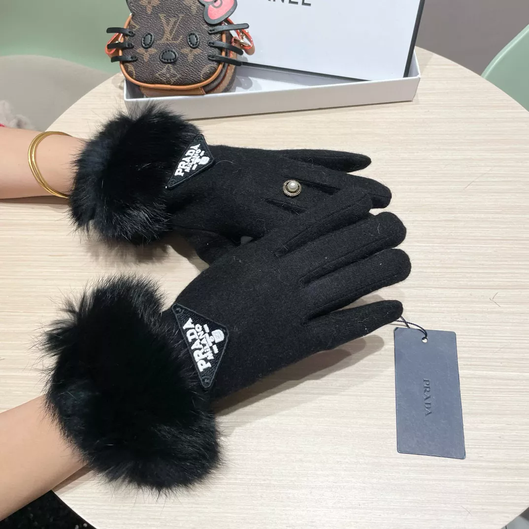 Prada Gloves For Women ModernLook 9865