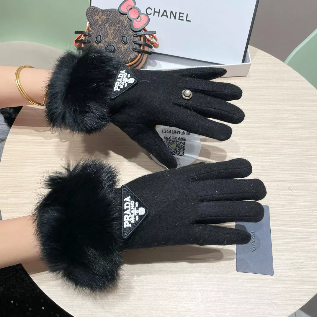 Prada Gloves For Women ModernLook 9865