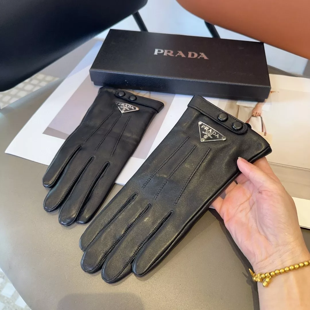 Prada Gloves For Women Soft 7118