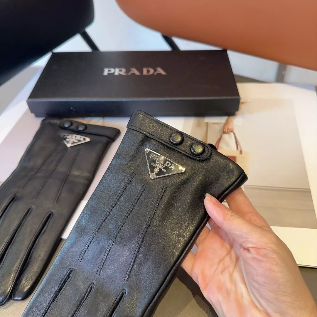 Prada Gloves For Women Soft 7118