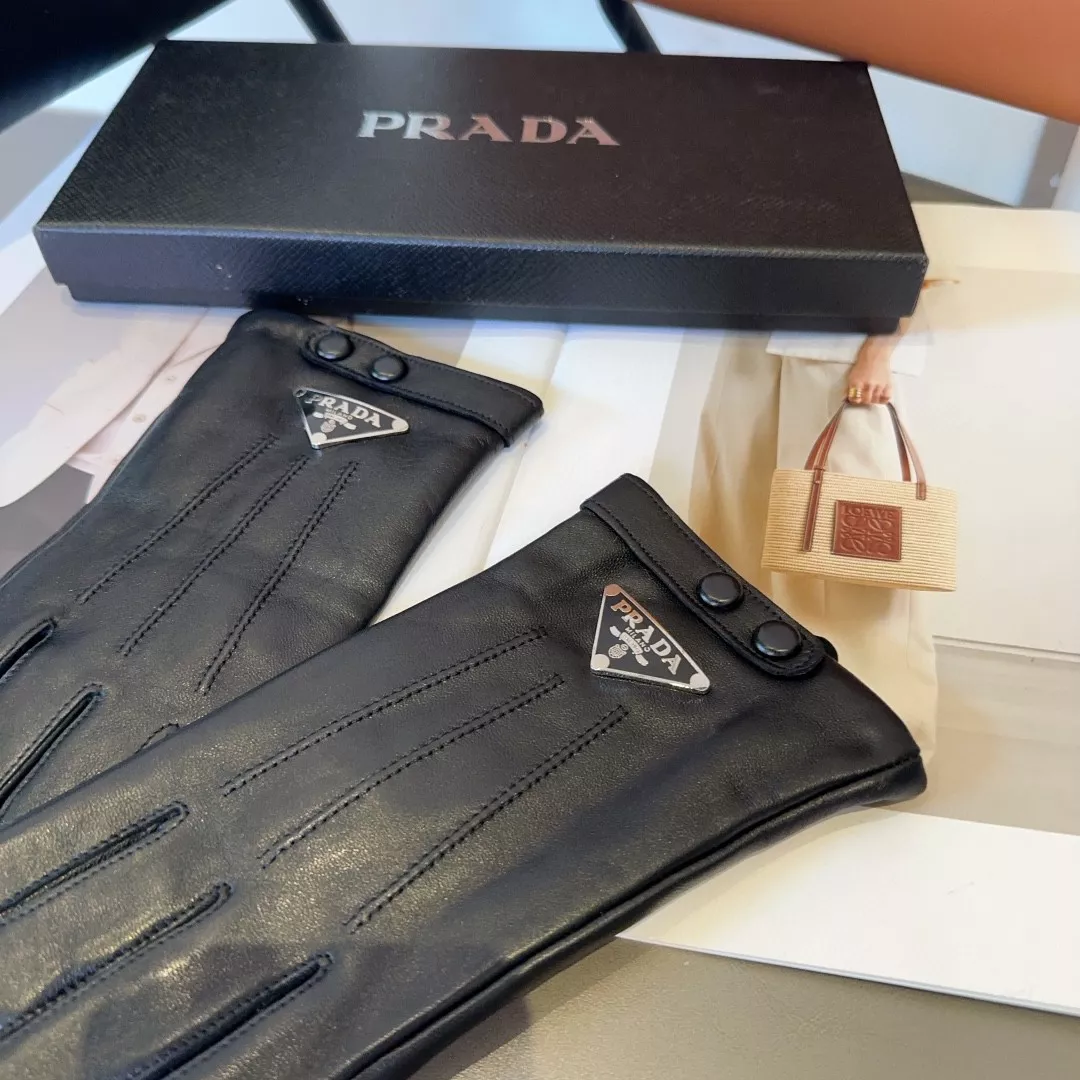 Prada Gloves For Women Soft 7118
