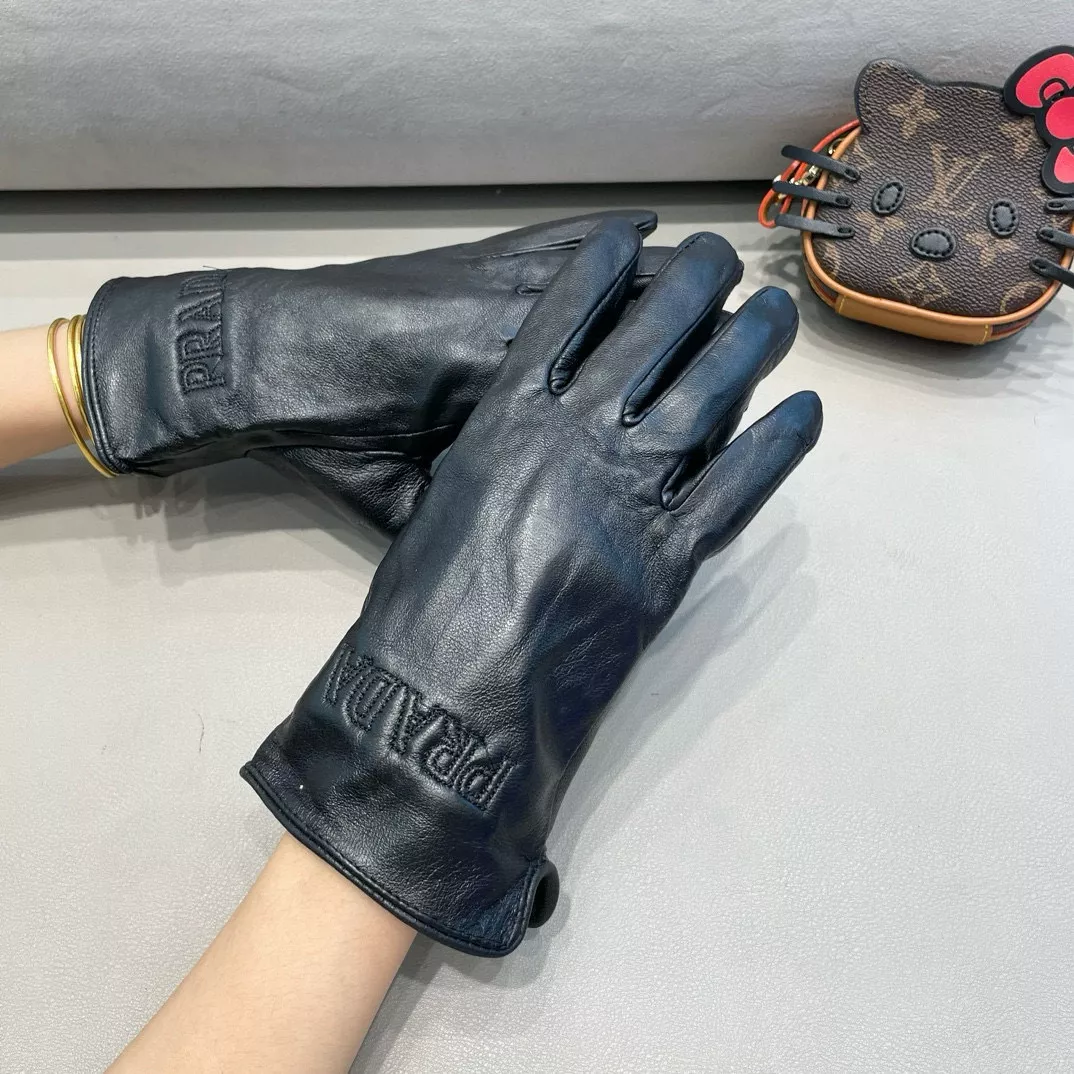 Prada Gloves For Women StreetReady 955