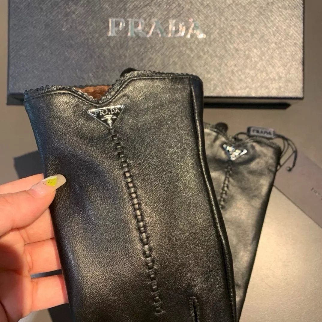 Prada Gloves For Women Stylish 4716