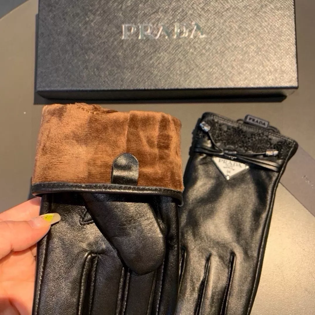 Prada Gloves For Women Timeless 3081