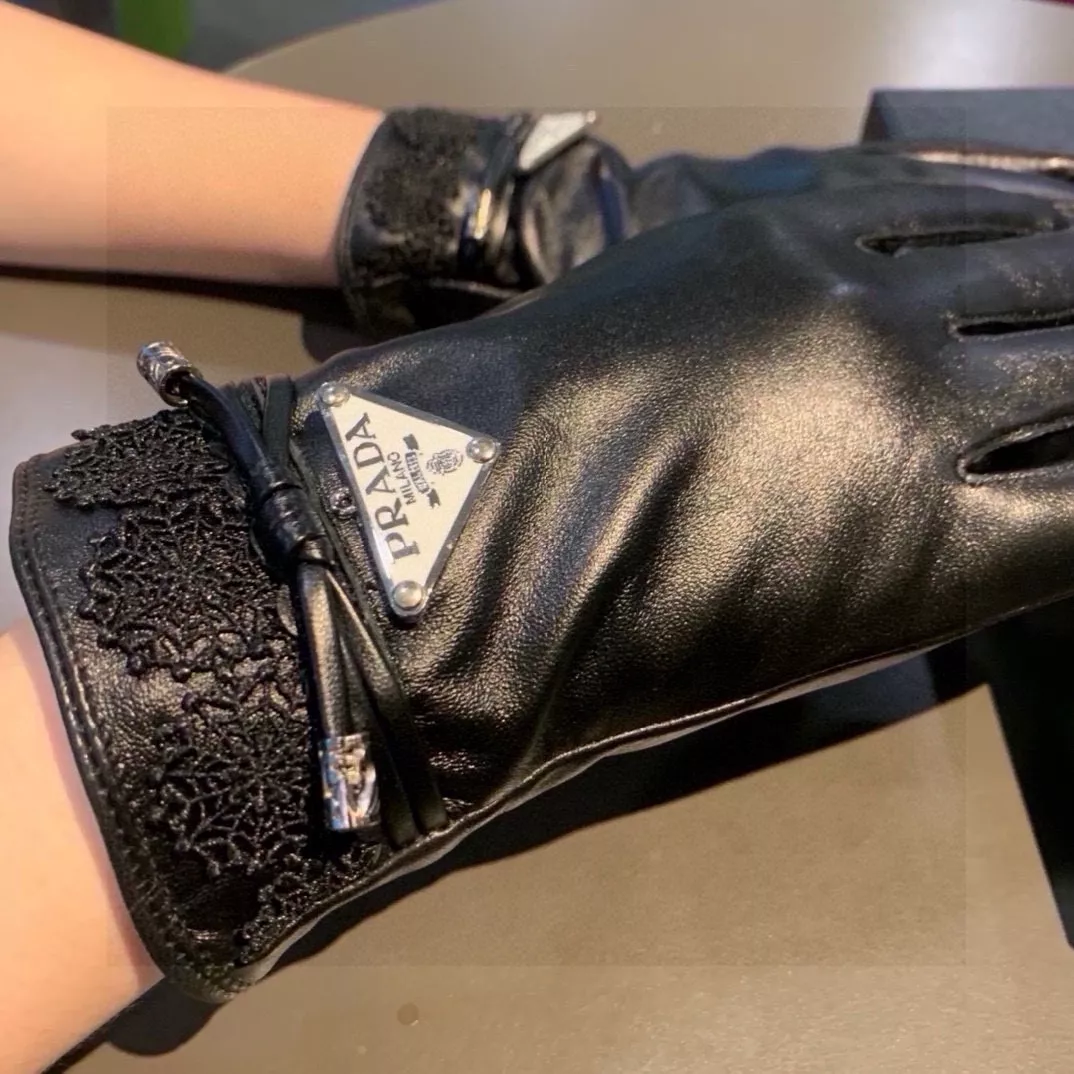 Prada Gloves For Women Timeless 3081