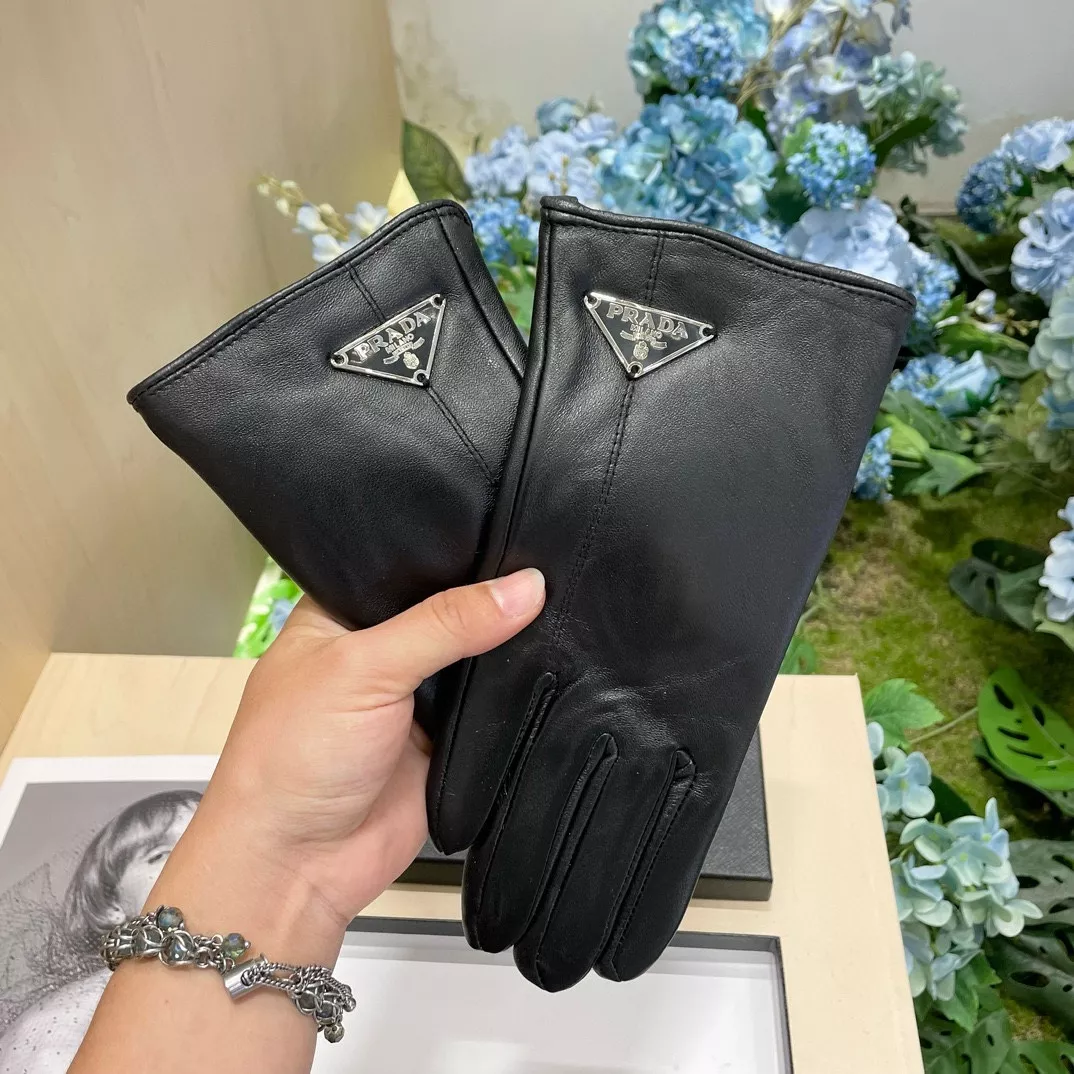 Prada Gloves For Women Vibrant 8593
