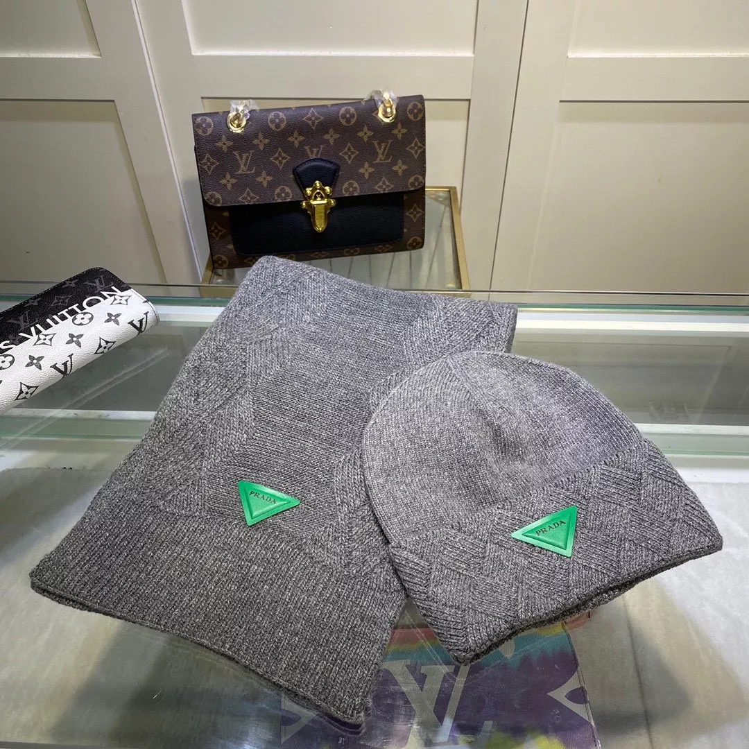 Prada Hat and Scarf Set AllSeason 7062