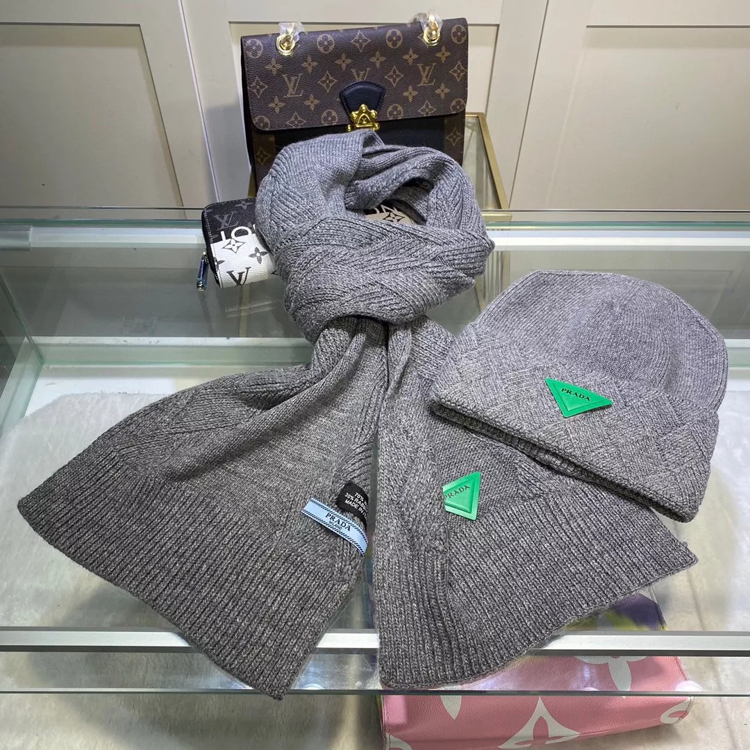 Prada Hat and Scarf Set AllSeason 7062