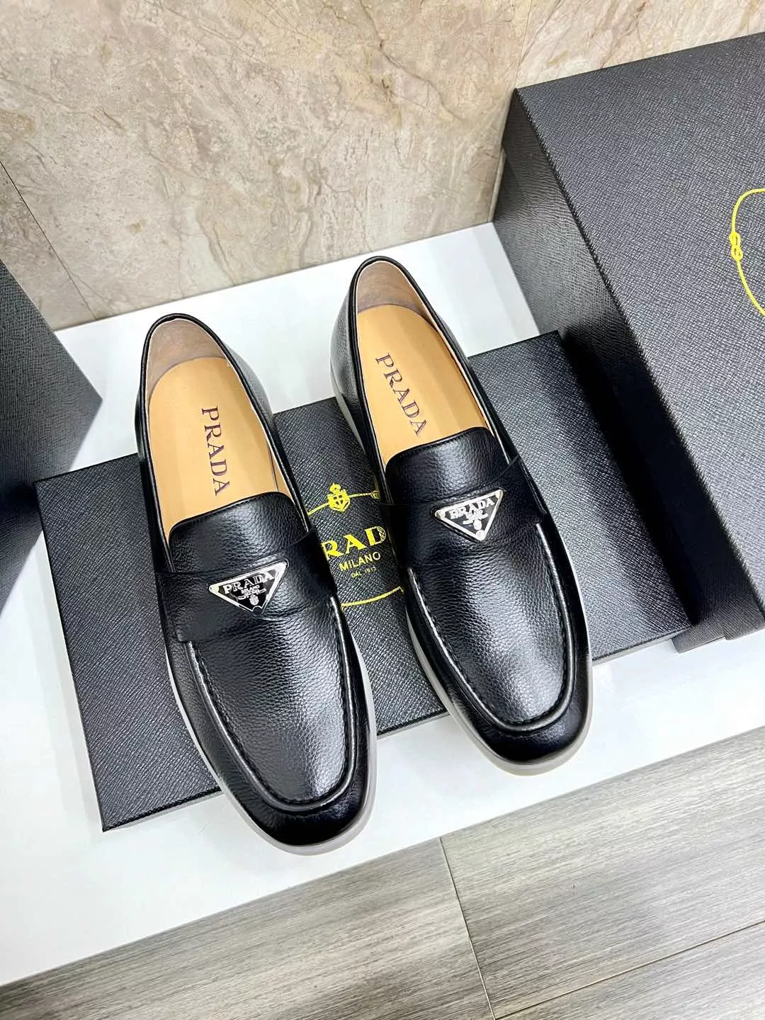 Prada Leather Shoes For Men Cozy 6126