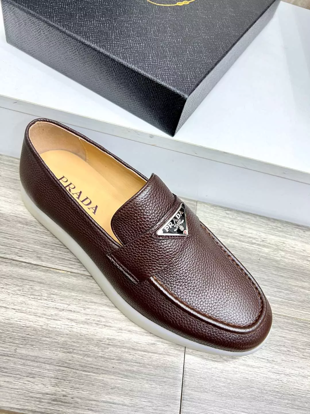 Prada Leather Shoes For Men Elegant 3291