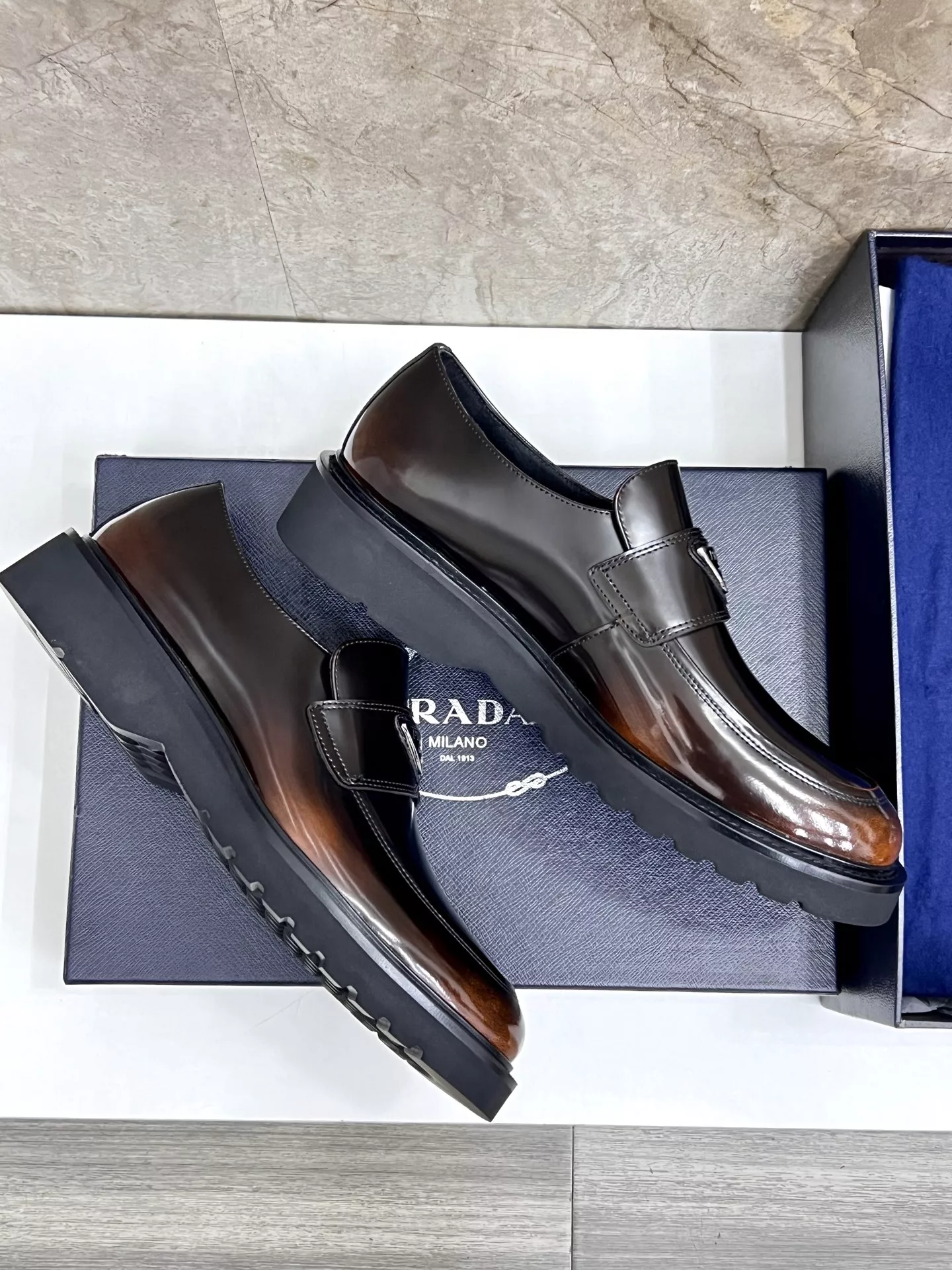 Prada Leather Shoes For Men Fashionable 2395