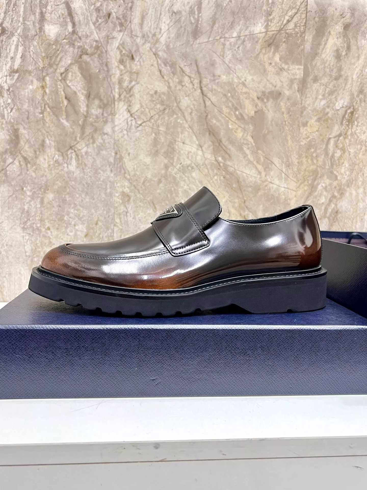 Prada Leather Shoes For Men Fashionable 2395