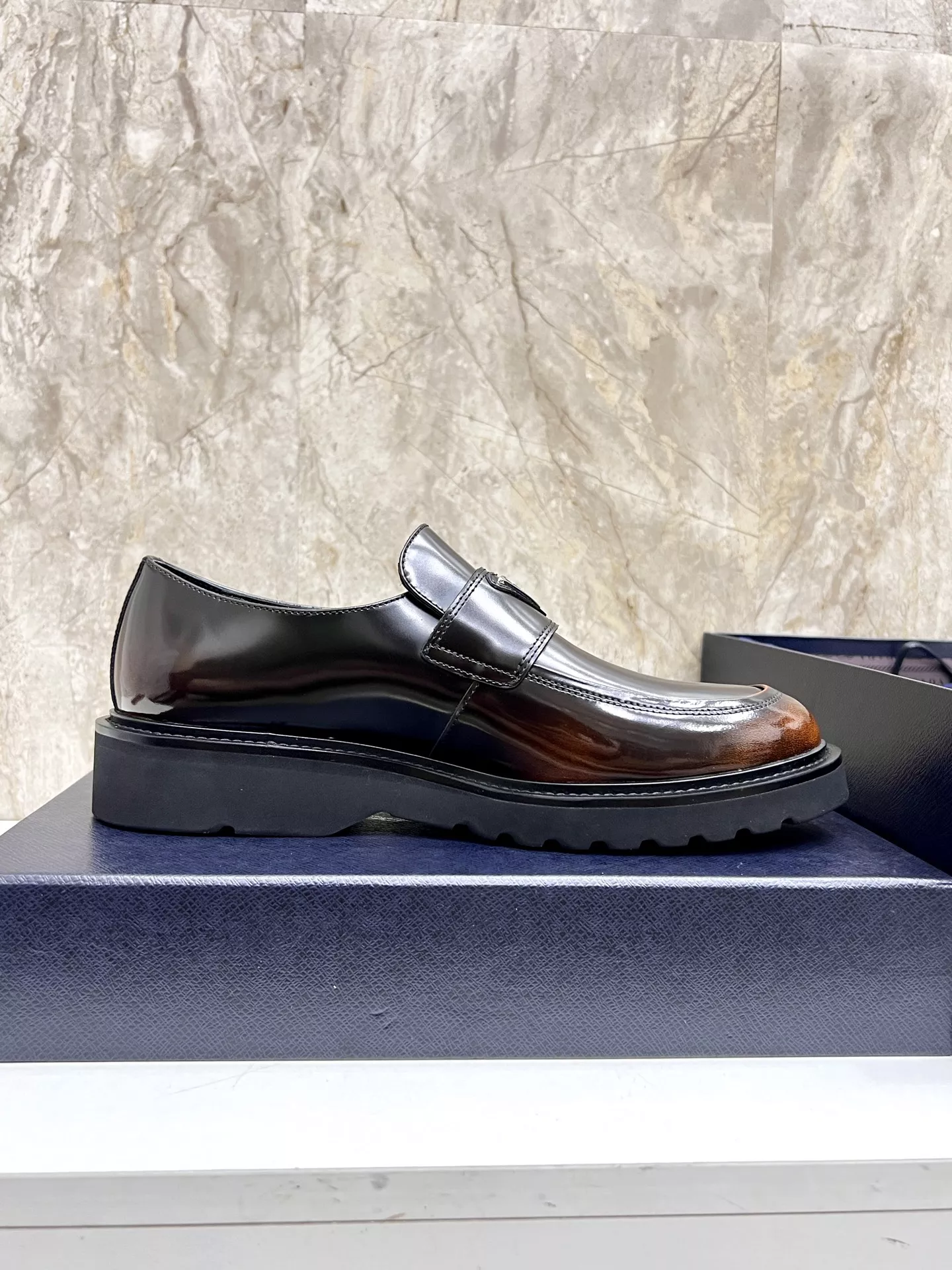 Prada Leather Shoes For Men Fashionable 2395