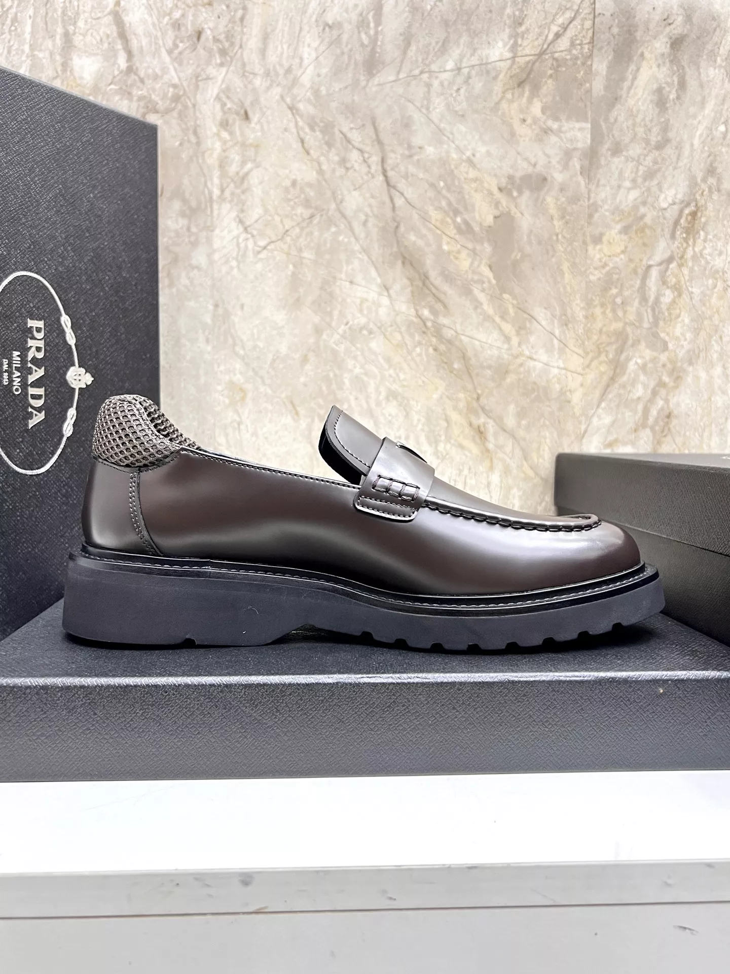 Prada Leather Shoes For Men Sophisticated 1018