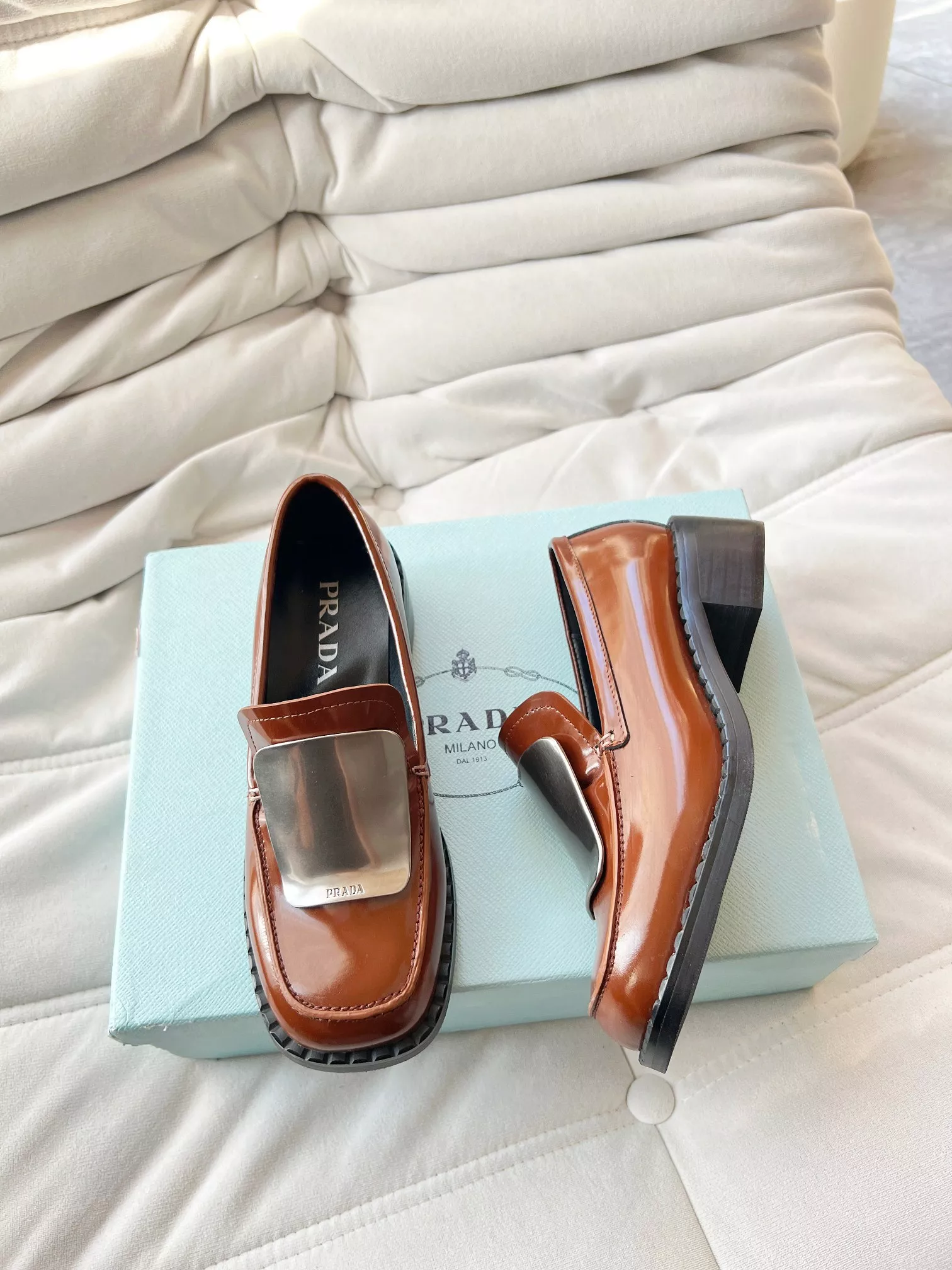 Prada Leather Shoes For Women Fashionable 4673