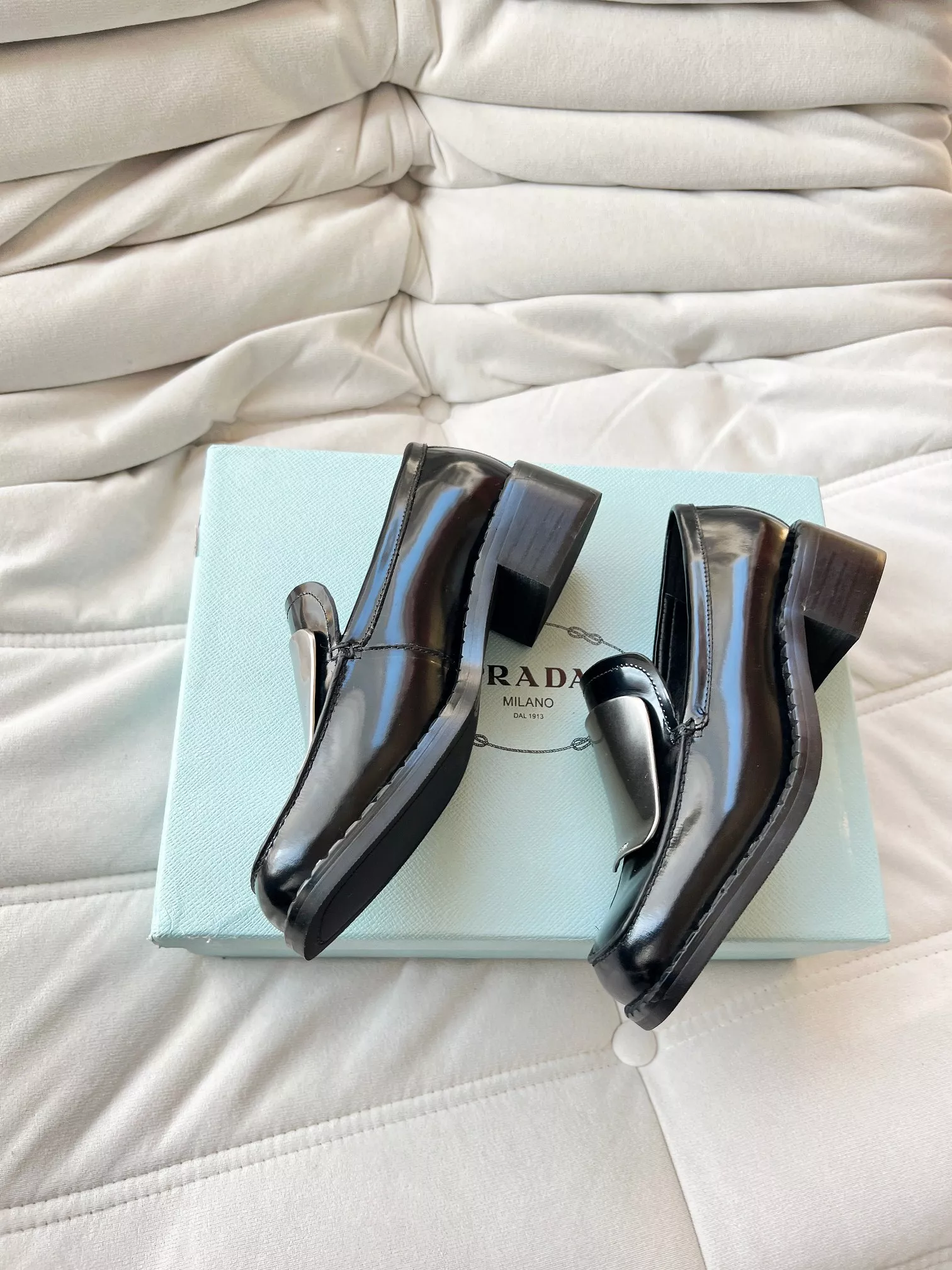 Prada Leather Shoes For Women SmartChoice 8755