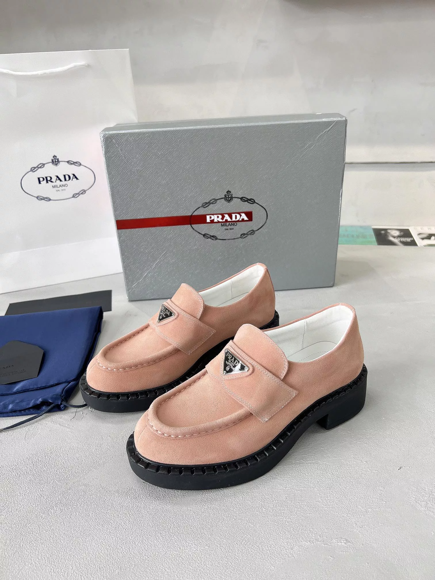 Prada Leather Shoes For Women Trendsetting 8520