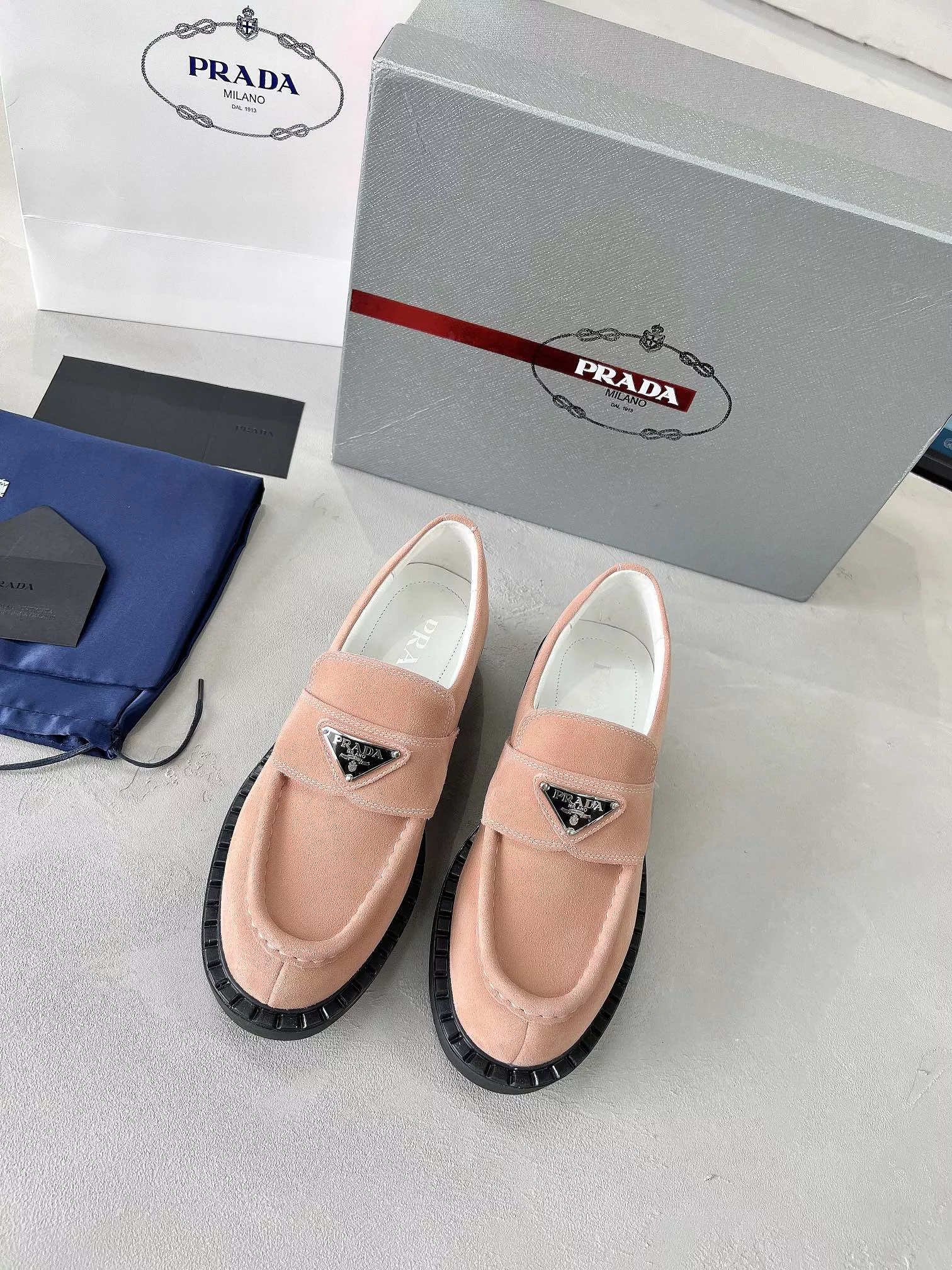Prada Leather Shoes For Women Trendsetting 8520