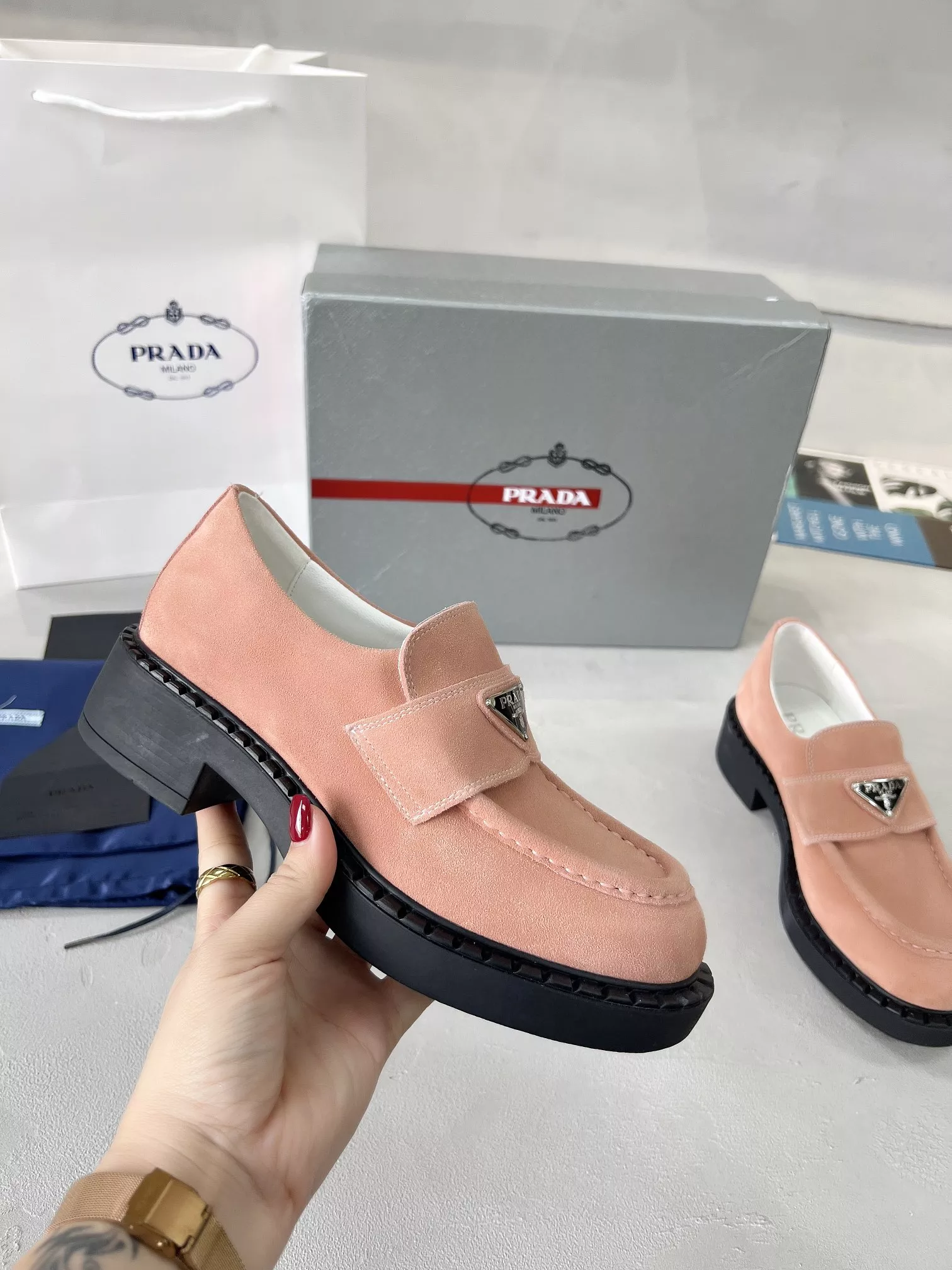 Prada Leather Shoes For Women Trendsetting 8520