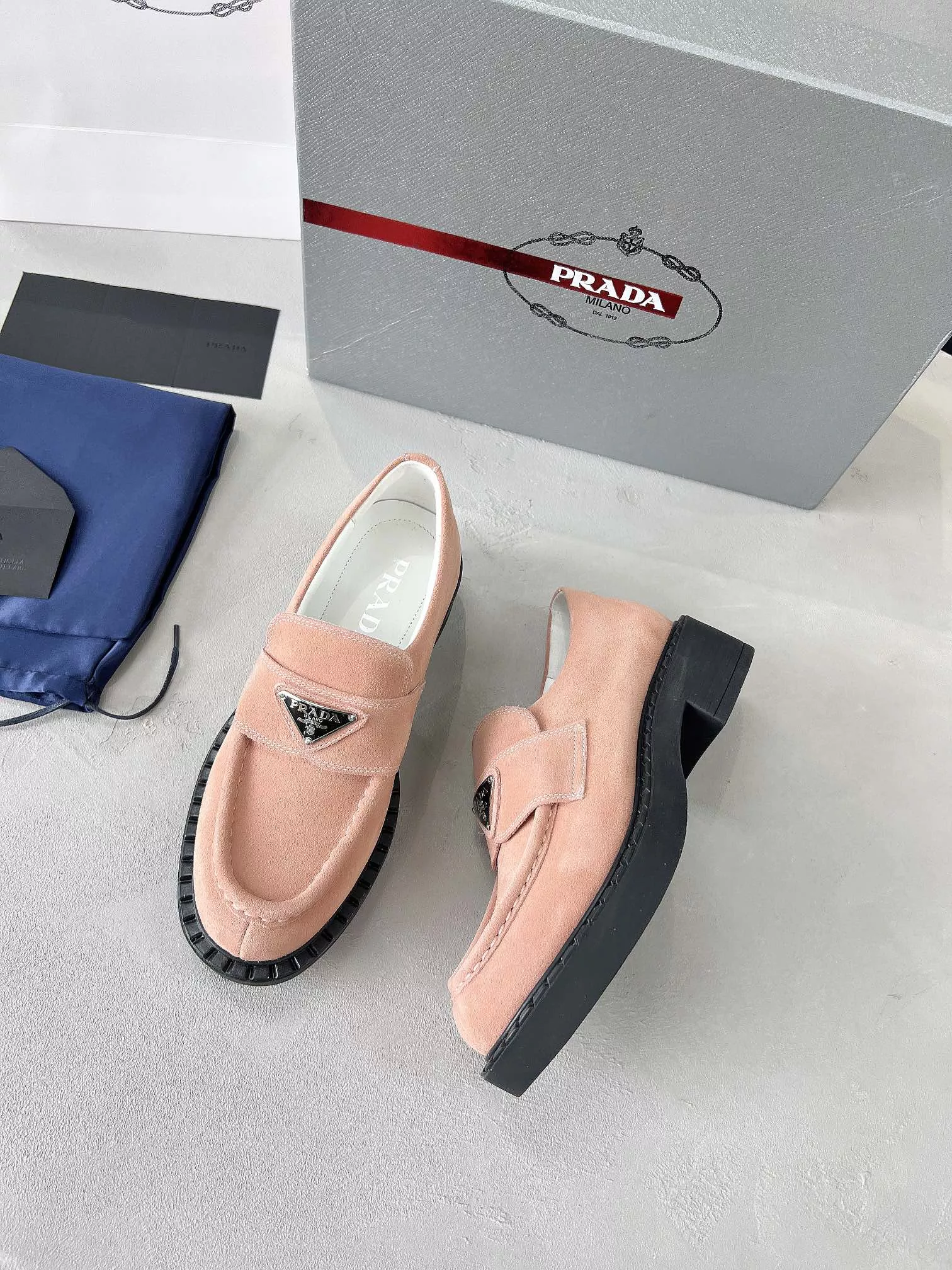 Prada Leather Shoes For Women Trendsetting 8520